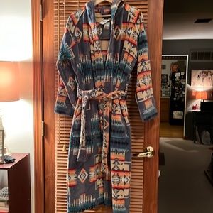 NWT Pendleton Velour Hooded Robe Women’s X-XS Blue Multicolor with Pockets